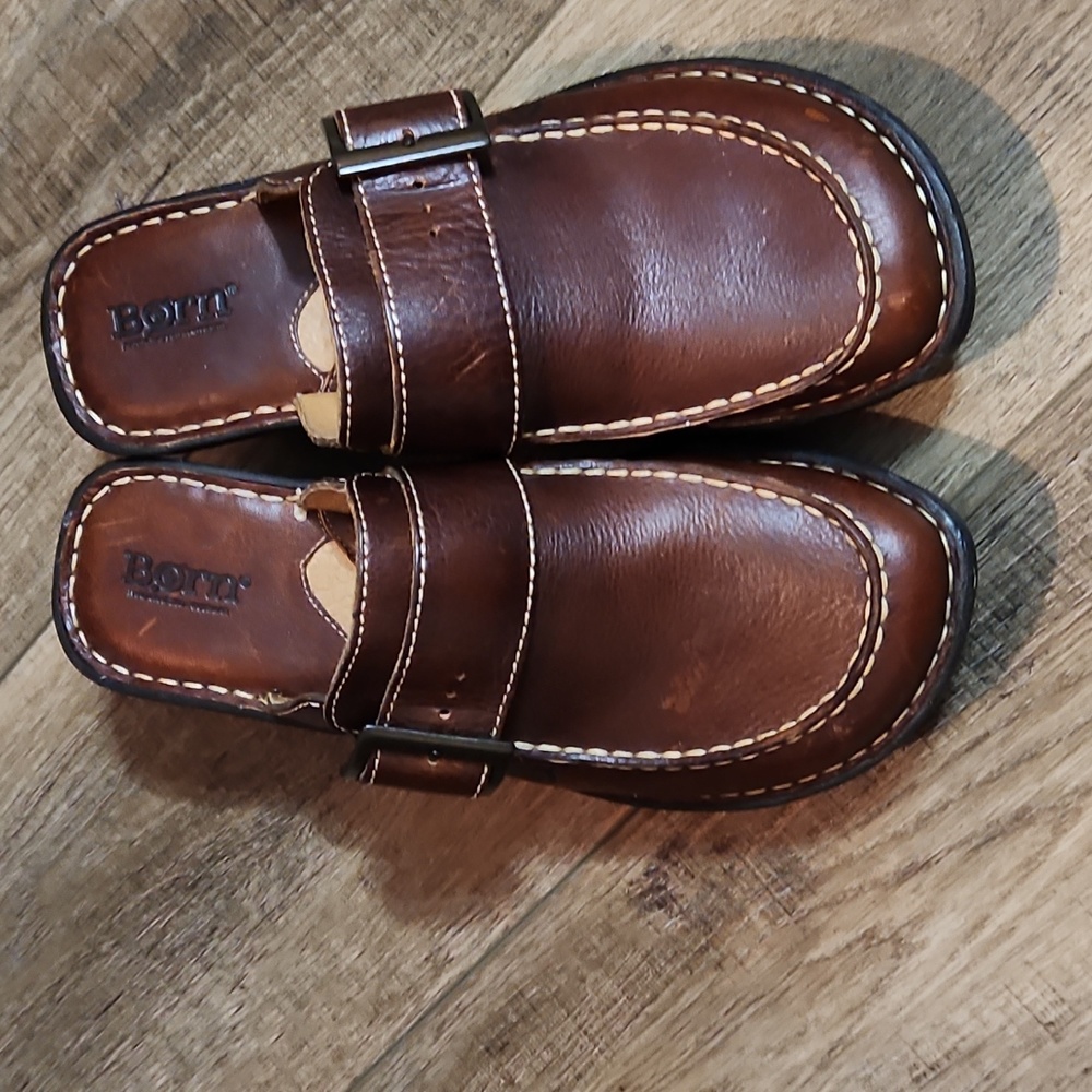 Born Cloister Pebbled Leather Buckle Clogs Shoes.